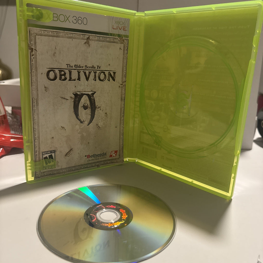 PRE-OWNED The Elder Scrolls IV: Oblivion (Xbox 360) With Manual.